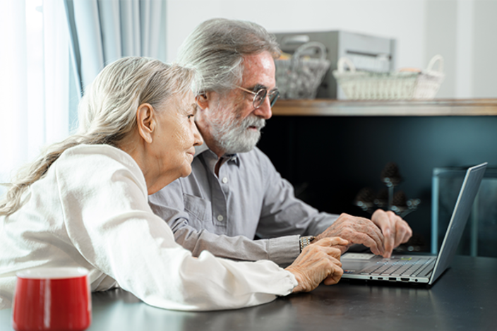 happy-family-spouses-sitting-looking-at-computer