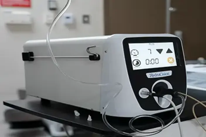 white-Tejet-machine-system-in-operating-room